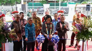 Menteri Keuangan (Menkeu) Sri Mulyani meresmikan kantor baru Pusat Investasi Pemerintah (PIP) yang berlokasi di Jl. Dr. GSSJ Ratulangi No.17, RT.2/RW.3, Gondangdia, Kec. Menteng, Kota Jakarta Pusat. (dok: Tira)