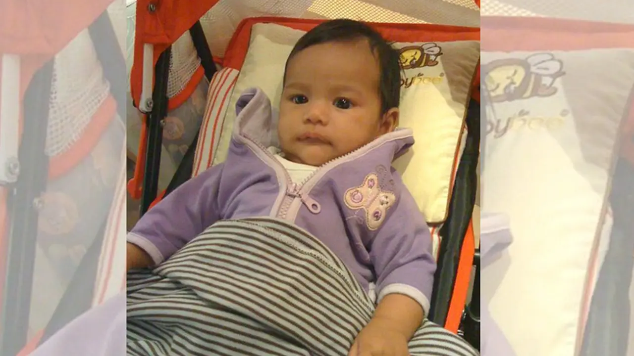 Bayi yang berada di kereta dorong jangan diselimuti