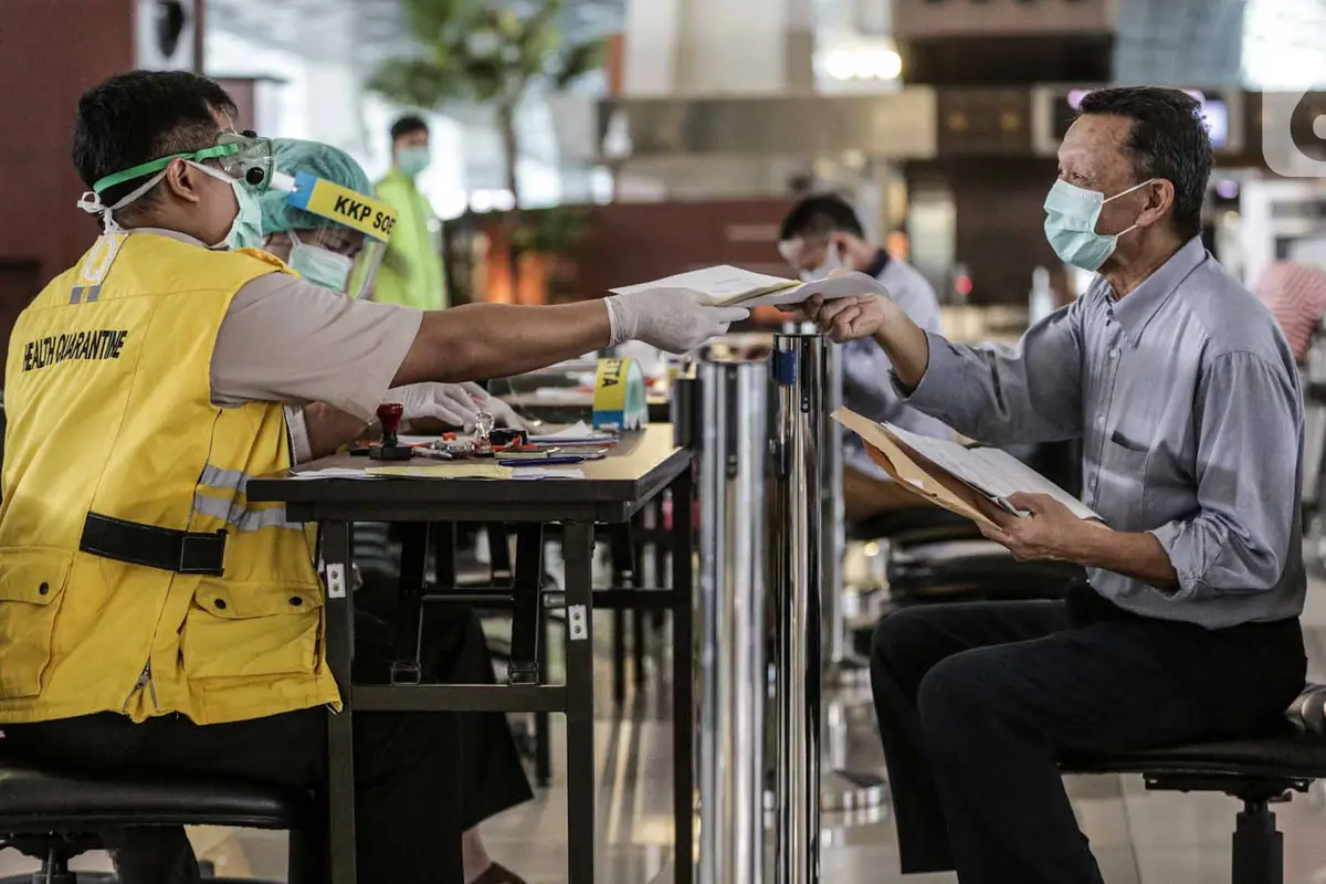 FOTO: Layanan Transportasi Dibuka, Bandara Soetta Terpantau Belum Normal