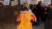 VIDEO: Protes Uji Coba Bom, Warga Korsel Bakar Boneka Kim Jong-un