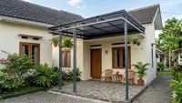 7 Model Kanopi Teras Simpel yang Memberi Kesan Mewah pada Fasad Rumah