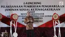 Sekretaris Menteri Koordinator (Sesmenko) PMK, Satya Sananugraha, memberikan sambutan dalam acara Launching Pelaksanaan Pemberian Penghargaan Jaminan Sosial Ketenagakerjaan di gedung Kemenko PMK, Jakarta, Selasa (20/6). (Liputan6.com/Faizal Fanani)