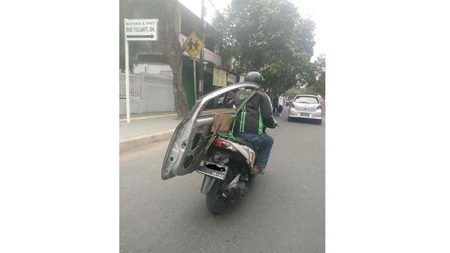 Potret 5 Driver Ojek Online Antar Barang Oversize Ini Perjuangan Banget