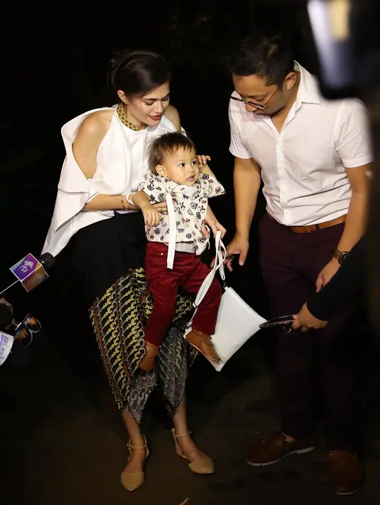 "Belum. Kalau dia sih emang langsung mau (tambah anak)," sahut Sabai menolak ketika mendengar keingin Ringgo untuk memberikan adik pada Bjorka. (Bambang E.Ros/Bintang.com)