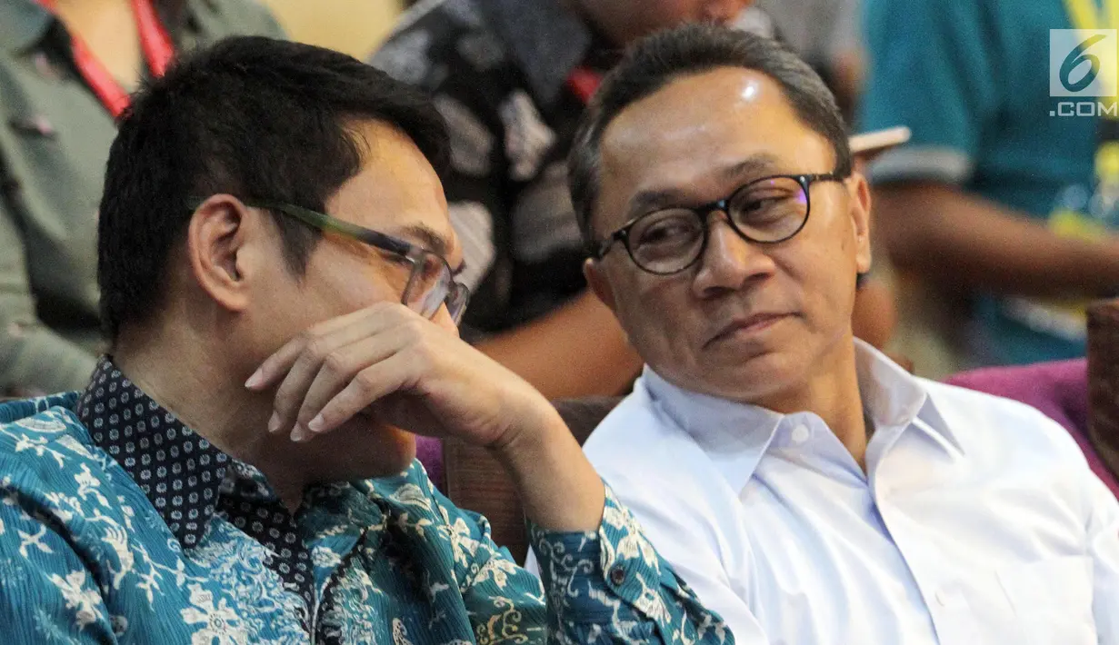 Ketua MPR Zulkfli Hasan menghadiri Kongres Nasional Pemuda Agama Khonghucu Indonesia (PAKIN) di Jakarta, Selasa (11/9). Empat pilar MPR tersebut menjadi kunci pedoman untuk kembali menguatkan karakter bangsa. (Liputan6.com/Johan Tallo)