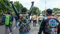 Pengemudi ojek online (ojol) menuju Kementerian Perhubungan (Kemenhub) untuk berunjuk rasa di Jakarta, Rabu (15/1/2020). Mereka mengajukan dua tuntutan yaitu payung hukum dan mengubah skema tarif dan berharap DPR serta pemerintah membuat Undang-undang (UU) terkait ojol. (merdeka.com/Imam Buhori)