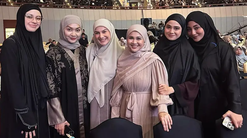 Potret Kimberly Ryder Ikut Kajian Bareng Teman Artis, Gaya Hijab Curi Perhatian