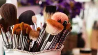 Cara Mudah Bersihkan Kuas Makeup