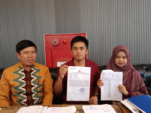 Pasutri laporkan pengusaha hijab Sukabumi dugaan penipuan investasi yang rugikan Rp 1,1 miliar. (Liputan6.com/Fira Syahrin)