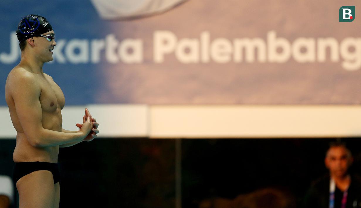Perenang Singapura, Joseph Schooling, saat beraksi di nomor 100 meter gaya kupu-kupu putra pada Asian Games di Akuatik, GBK, Jakarta, Rabu (22/8/2018). Joseph Schooling sukses persembahkan medali emas pertama untuk Singapura. (Bola.com/Peksi Cahyo)