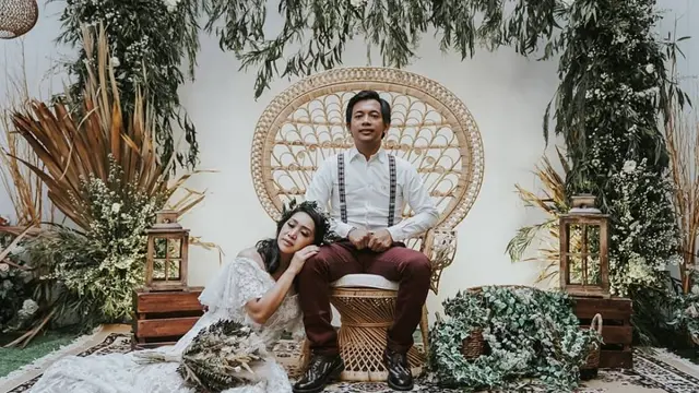 8 Tahun Menikah, Ini 6 Pemotretan Anniversary Rian D'Masiv dan Istri Bak Pengantin