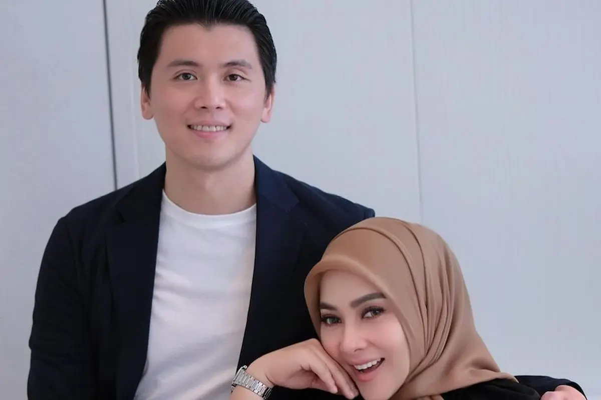 Syahrini rayakan ultah pernikahan ke-5 (Instagram/princessyahrini)