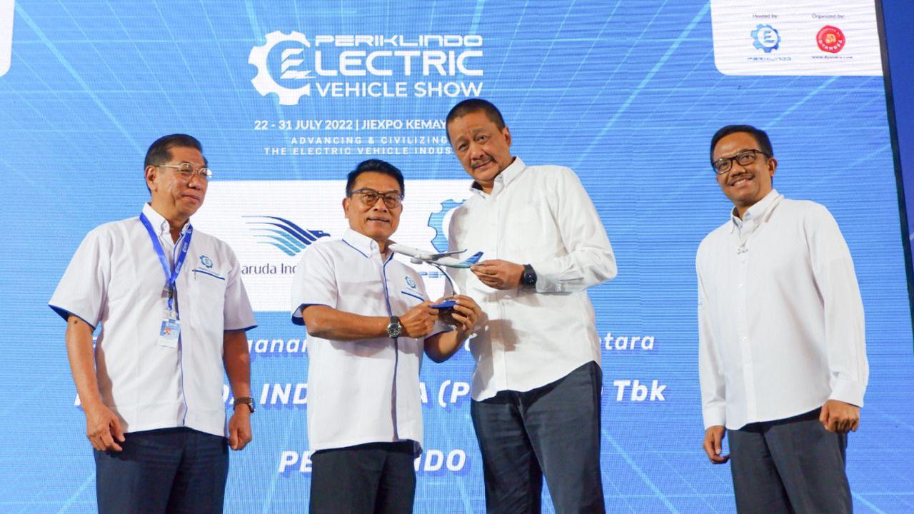Garuda Indonesia akan memberikan diskon khusus untuk pengangkutan logistik kendaraan listrik.