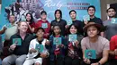 Musisi-musisi yang terlibat di album Rizky and Friends antara lain Yeshua, Barsena Bertandhi, Rick Karnadi, Olivia, Brother in D'Soul (BID), Kanda Brothers, Freddy, Sara, dan Lil Rascal. (Deki Prayoga/Bintang.com)