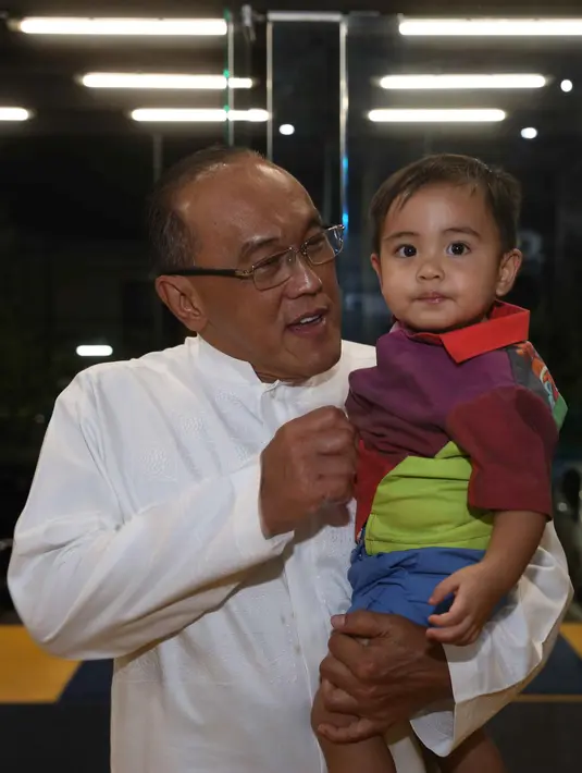 "Aku mau shopkins, shopkinsnya dari kak Alya," ujar Mikhayla Bakrie, di sela-sela perayaan ulang tahunnya, kawasan Pondok Indah, Jakarta Selatan, Jumat (2/6/2017). (Nurwahyunan/Bintang.com)