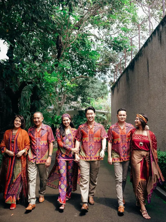 Foto Lebaran Maudy Ayunda dan Jesse Choi. [Foto: Instagram/maudyayunda]