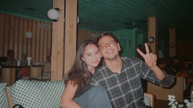 [Fimela] Raquel Katie Larkin dan Zarry Hendrik