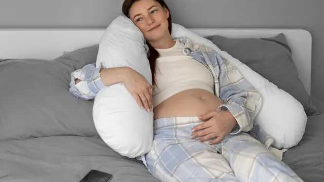 Ilustrasi Ibu Hamil Istirahat