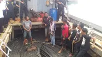 12 Ton Kabel Optik hasil pencurian diamankan Bakamla maritim zona Barat (Liputan6.com/Ajang Nurdin)