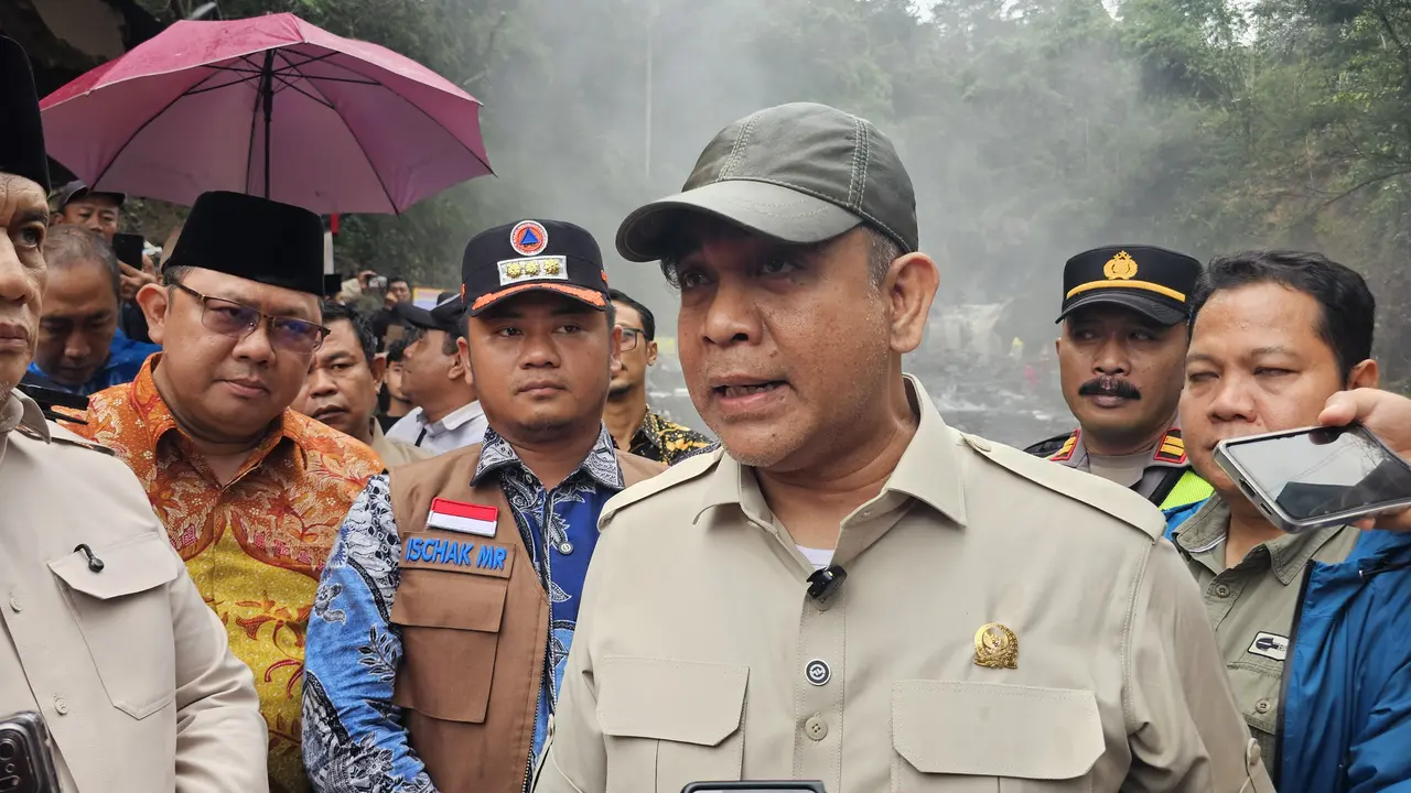 Ketua MPR Ahmad Muzani bersama anggota DPR RI, perwakilan kementerian Pariwisata, Kementerian Agama, dan Pemerintah setempat, melihat langsung kondusi objek wisata air panas Guci, di Kabupaten Tegal.