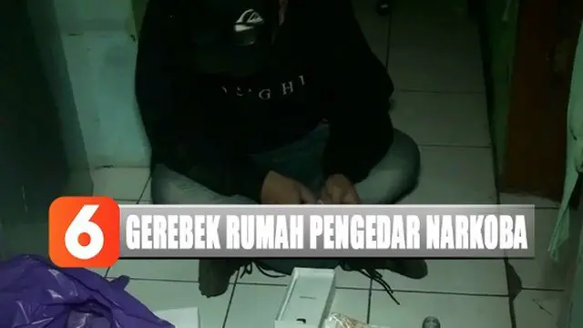 Dalam penggeledahan, petugas mengamankan sembilan paket ganja siap edar yang disimpan di dalam kardus telepon genggam.