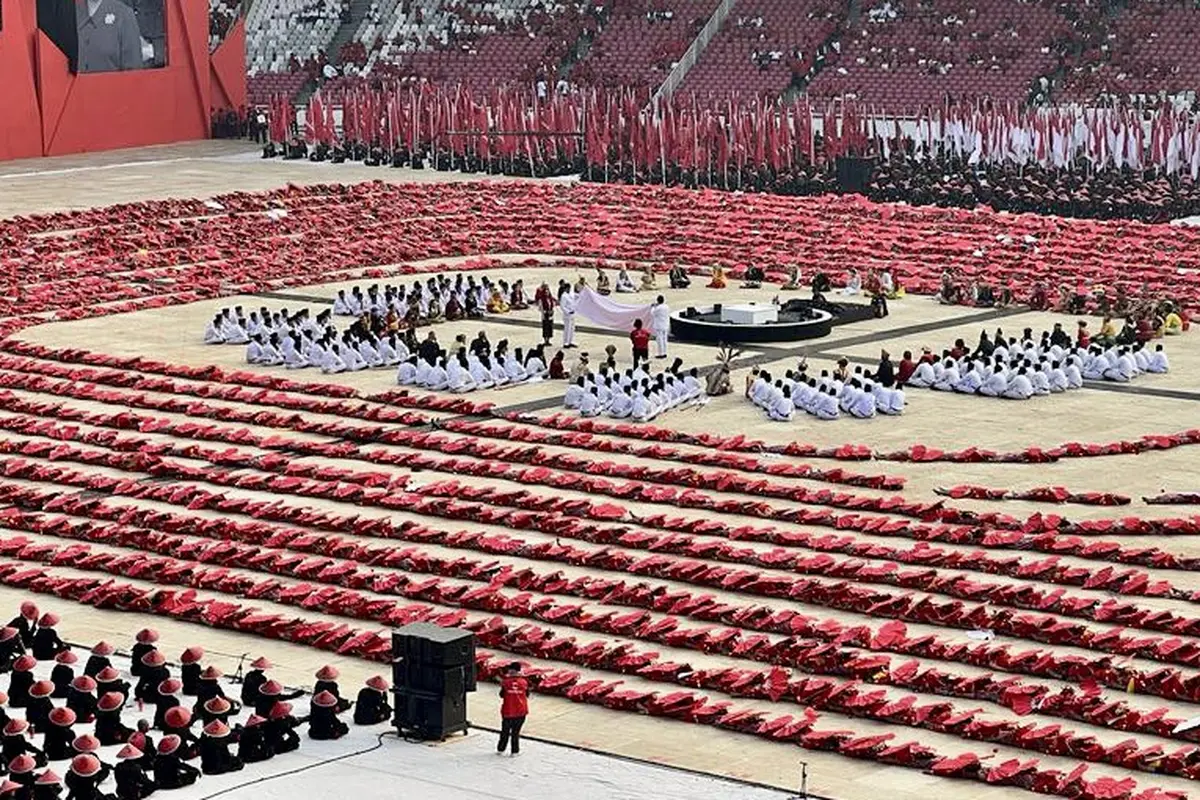 Sebanyak 3.000 penari Kecak Janger yang dilatih Guruh Soekarnoputra memukau seluruh pengunjung di acara Peringatan Puncak Bulan Bung Karno 2023