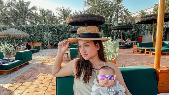 7 Kebersamaan Andrew Andika dan Tengku Dewi Putri Liburan Bersama Buah Hati