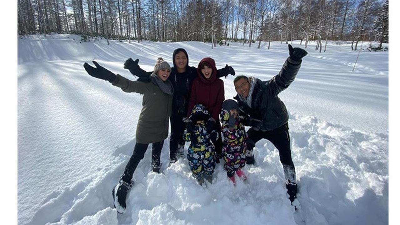 6 Momen Liburan Keluarga Anang Hermansyah di Jepang, Menikmati Musim Dingin