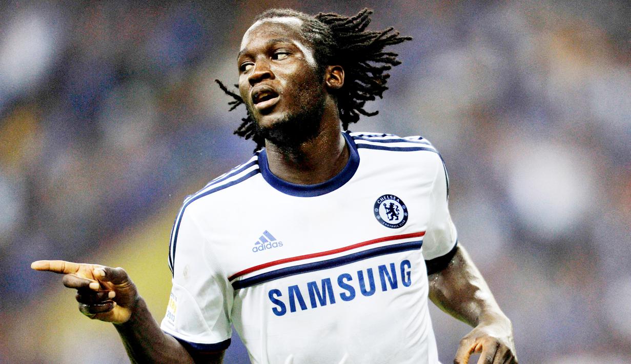Romelu Lukaku - Keberhasilan Lukaku membawa Inter Milan menjuarai Serie A membuat The Blues memulangkannya ke Stamford Bridge. Lukaku yang kini telah menjelma sebagai predator tajam bisa diandalkan Thomas Tuchel untuk menjebol gawang lawan. (Foto: AFP/Najjua Zulkefli)