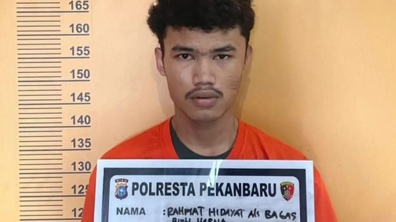 Tersangka pembunuhan di Pekanbaru karena cemburu pacarnya diambil orang yang ditangkap di Makassar.