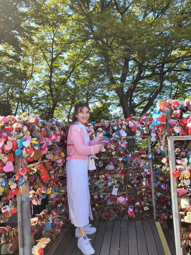 [Fimela] Ayu Ting Ting di Korea