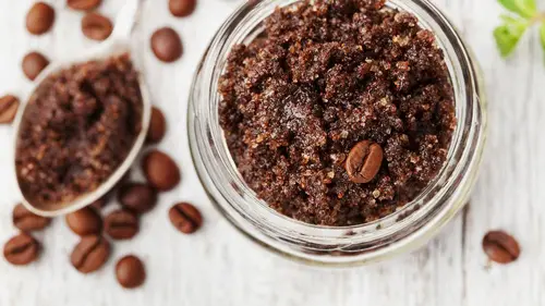 How To: Cara Membuat Scrub Kopi dan Gula untuk Kulit Wajah Cerah - Beauty  Fimela.com