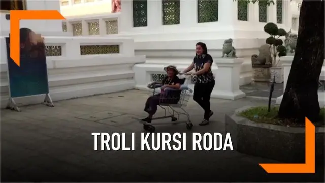 Sekelompok remaja Thailand bekerja sama membuat kursi roda dari troli bekas. Nantinya kursi roda diperuntukkan kepada lansia tidak mampu secara gratis.