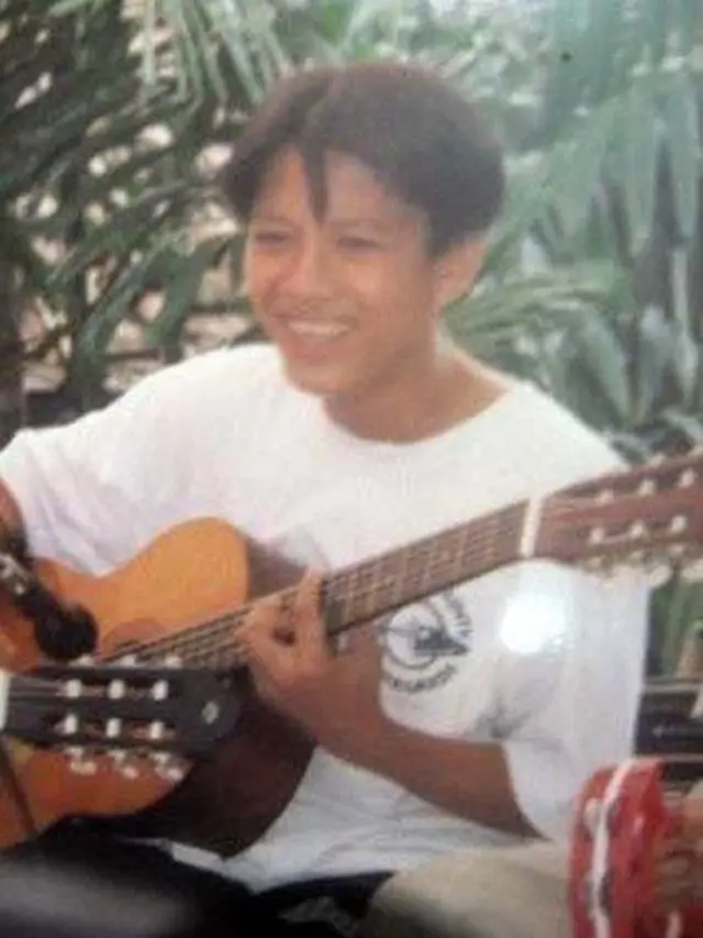 Potret Masa Kecil Ariel NOAH, saat Main Gitar