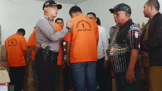 Para tersangka pembuat miras oplosan di Kota Pekanbaru