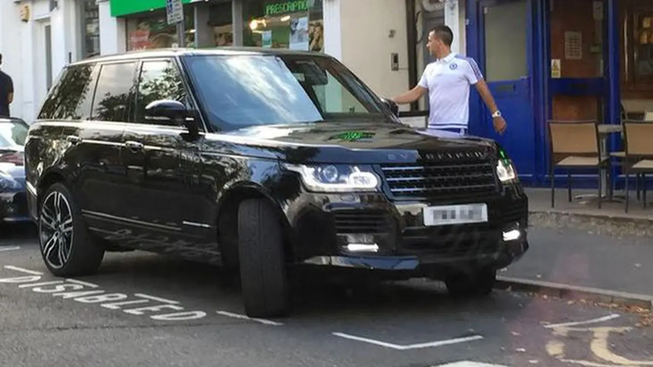 Ngawur, John Terry Parkir Mobil di Lokasi Penyandang Disabilitas