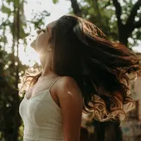Berbagai faktor eksternal dapat memengaruhi tampilan rambut (Sumber: Pexels.com)
