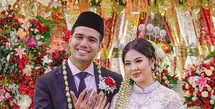 Momen sakral ini digelar dengan nuansa budaya yang kental, memadukan adat Minang dan Jawa dalam satu perayaan yang megah. [@fuji_an].