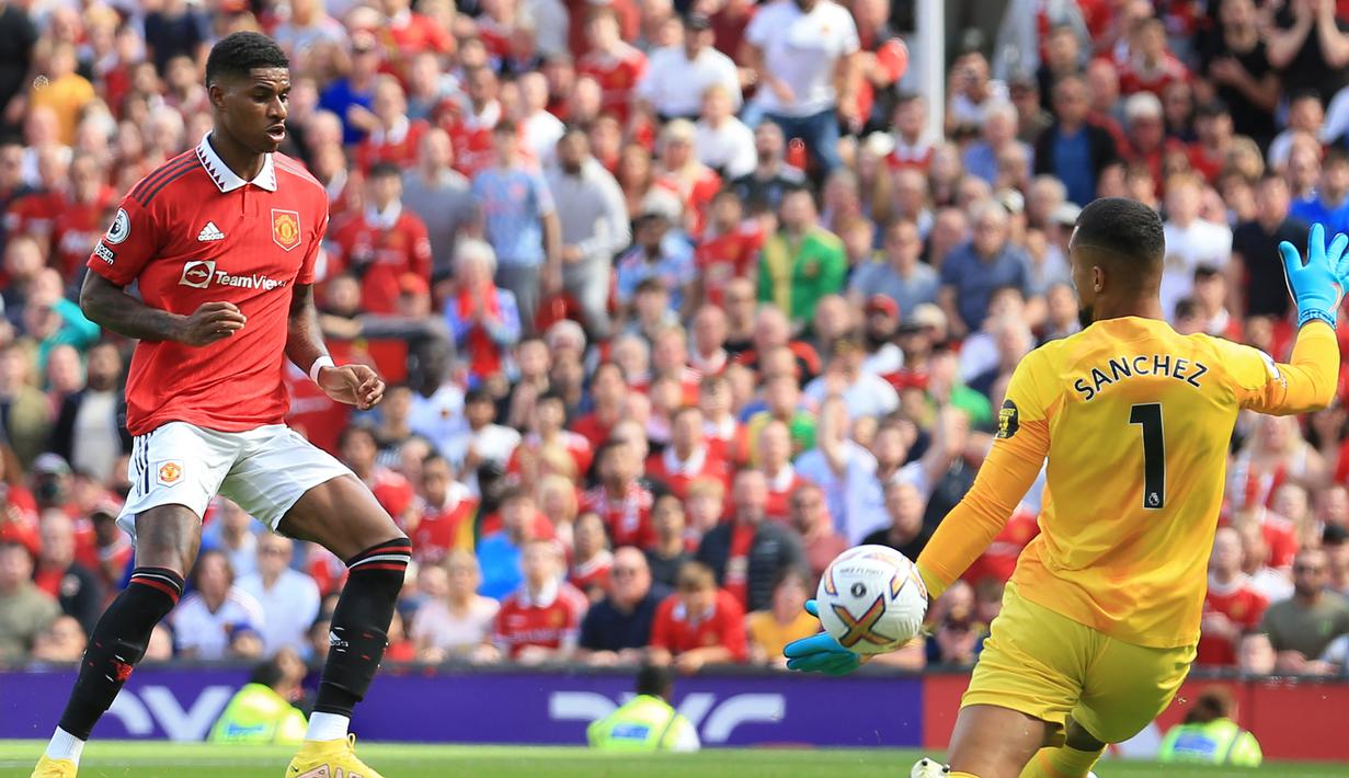 Beberapa peluang sempat didapat Manchester United, di antaranya melalui Marcus Rashford dan Christian Eriksen. Namun sayang, peluang keduanya masih belum mampu mengoyak gawang Robert Sanchez. (AFP/Lindsey Parnaby)