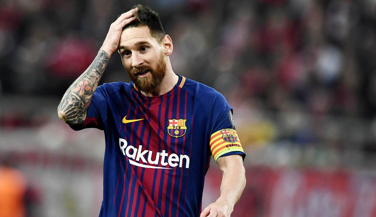 2. Lionel Messi (Barcelona) - La Pulga kecil pernah mempunyai penyakit yang di sebabkan oleh kekurangan hormon. Namun karena keterbatasan biaya akhirnya  striker Argentina ini dibantu oleh petinggi Barcelona untuk dana pengobatan. (AFP/Aris Messinis)