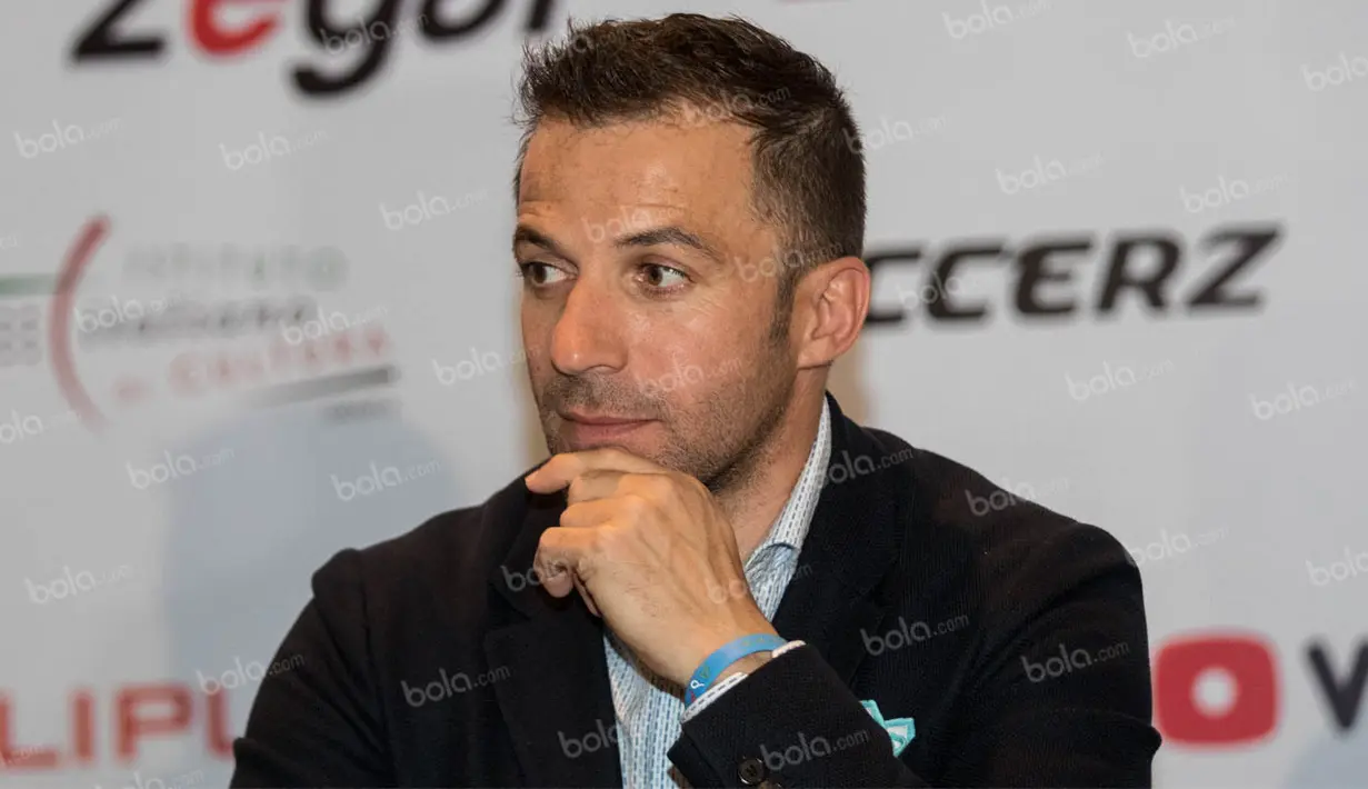 Pada kunjungan singkatnya itu Alessandro Del Piero mengaku terkesan dengan keramahan warga Jakarta. (Bola.com/Vitalis Yogi Trisna)