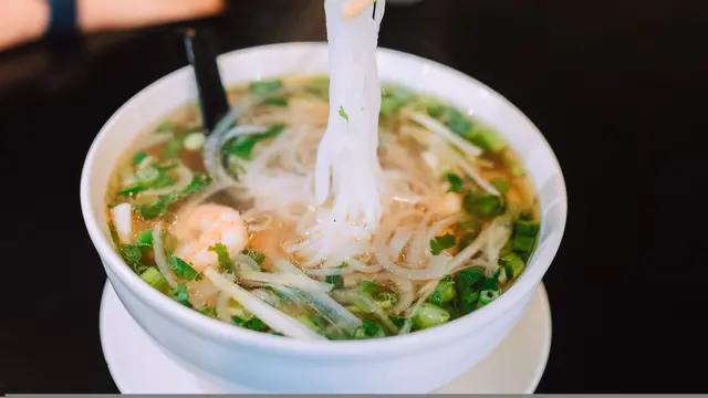Resep Pho dengan Kaldu Rempah yang Gurih dan Menghangatkan