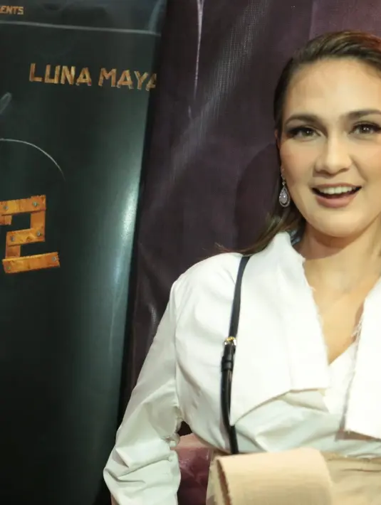 "Kalau yang murung, mengingat-ingat hal-hal yang sedih-sedih, kehilangan temen yang aku sayang, kehilangan orangtua, ya perasaan-perasaan seperti itu yang aku panggil lagi, call back memory lah," tukas Luna. (Adrian Putra/Bintang.com)