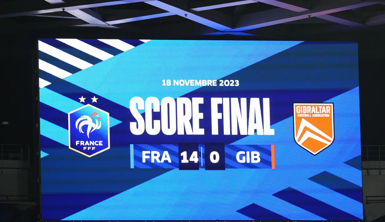 Papan skor menunjukkan hasil akhir saat Timnas Prancis menang 14-0 atas Timnas Gibraltar pada laga lanjutan Grup B Kualifikasi Euro 2024 di Allianz Riviera Stadium, Nice, Minggu (19/11/2023) dini hari WIB. (AP Photo/Daniel Cole)