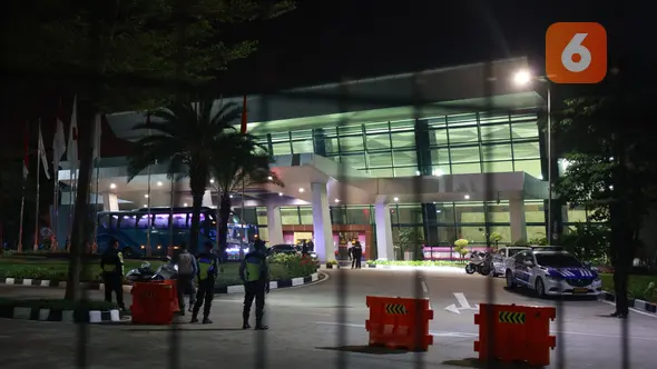 Suasana jelang kedatangan Timnas Argentina di gedung VVIP Bandara Soekarno Hatta, Tangerang, Jumat (16/6/2023) malam. (Bola.com/M Iqbal Ichsan)