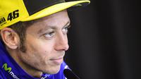 Pembalap Movistar Yamaha, Valentino Rossi dipastikan melewatkan balapan MotoGP San Marino 2017 di Sirkuit Misano, Minggu (10/9/2017). (Jure Makovec / AFP)