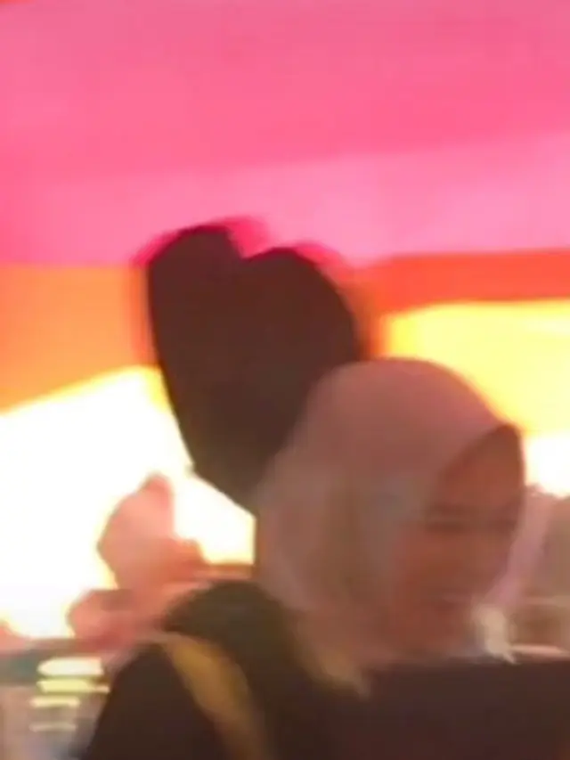 Niat Tampil Swag di Acara Wisuda, Aksi Wanita Ini Justru Bikin Ketawa Seangkatan