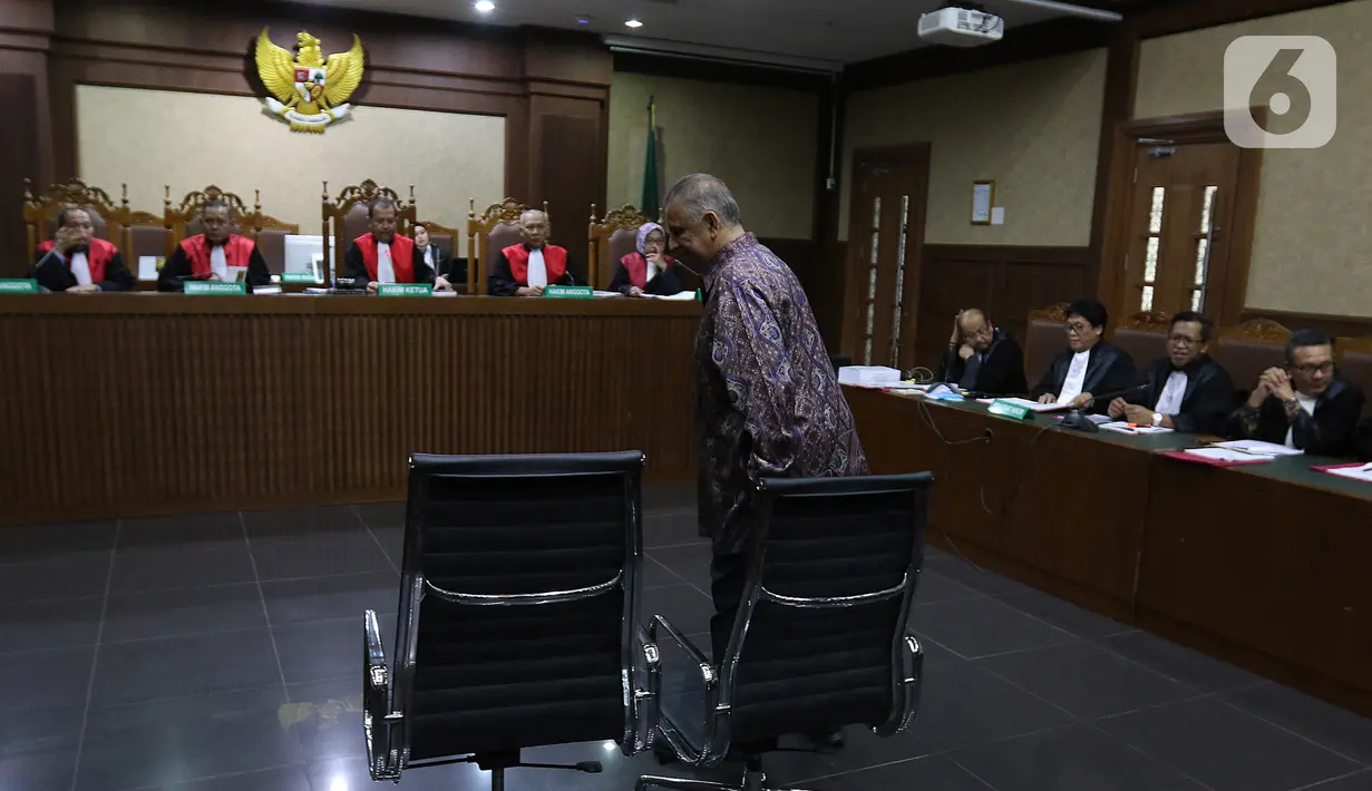 Terdakwa kasus suap proyek PLTU Riau-1 Sofyan Basir menjalani sidang lanjutan di Pengadilan Tipikor, Jakarta, Senin (21/10/2019). Sidang tersebut beragendakan pembacaan nota pembelaan atau pledoi terdakwa. (Liputan6.com/Herman Zakharia)