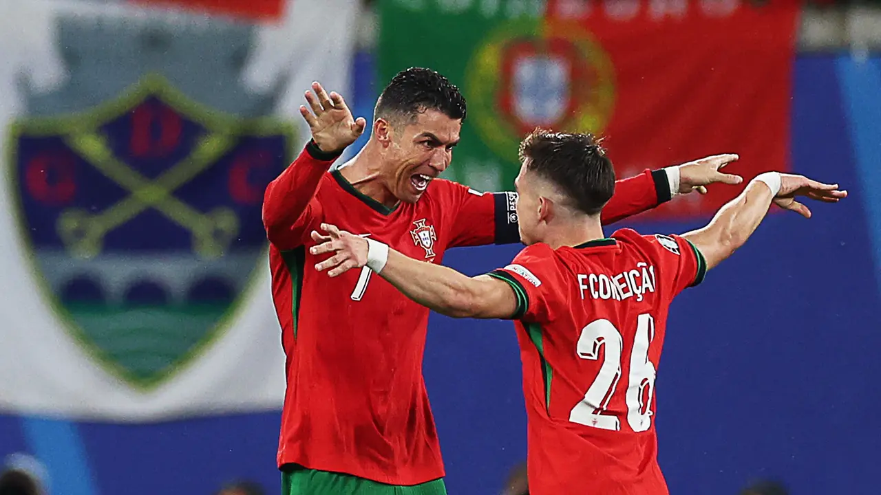 Cristiano Ronaldo dan Francisco Conceicao