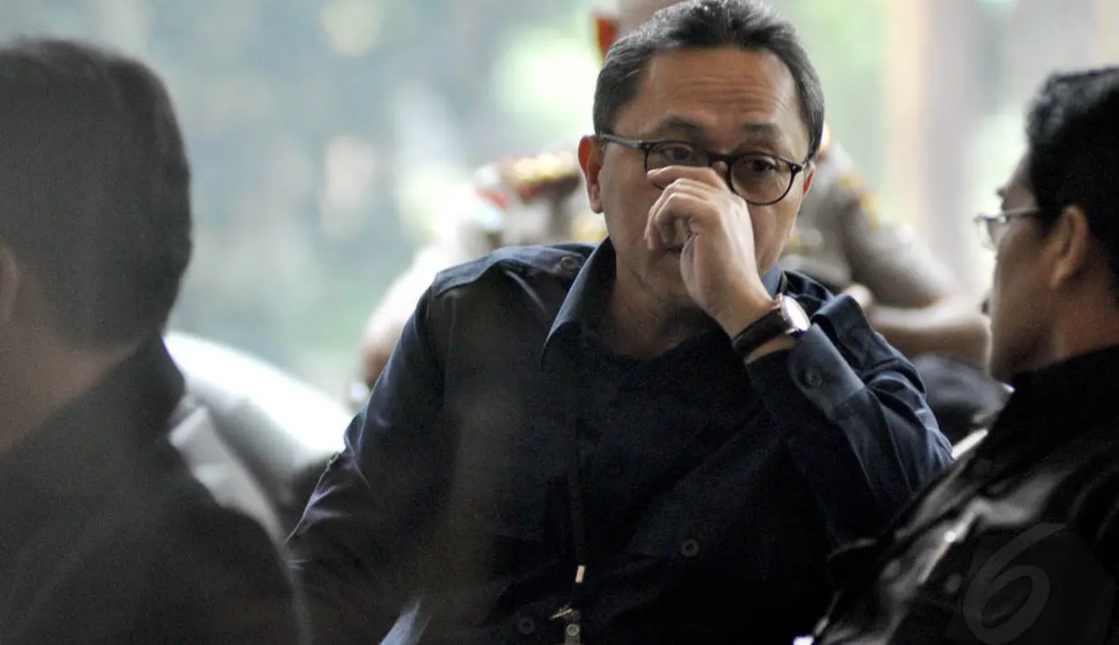 Ketua MPR, Zulkifli Hasan, saat berada di ruang tunggu sebelum menjalani pemeriksaan oleh penyidik di gedung KPK, Jakarta, Rabu (12/11/2014). (Liputan6.com/Miftahul Hayat)